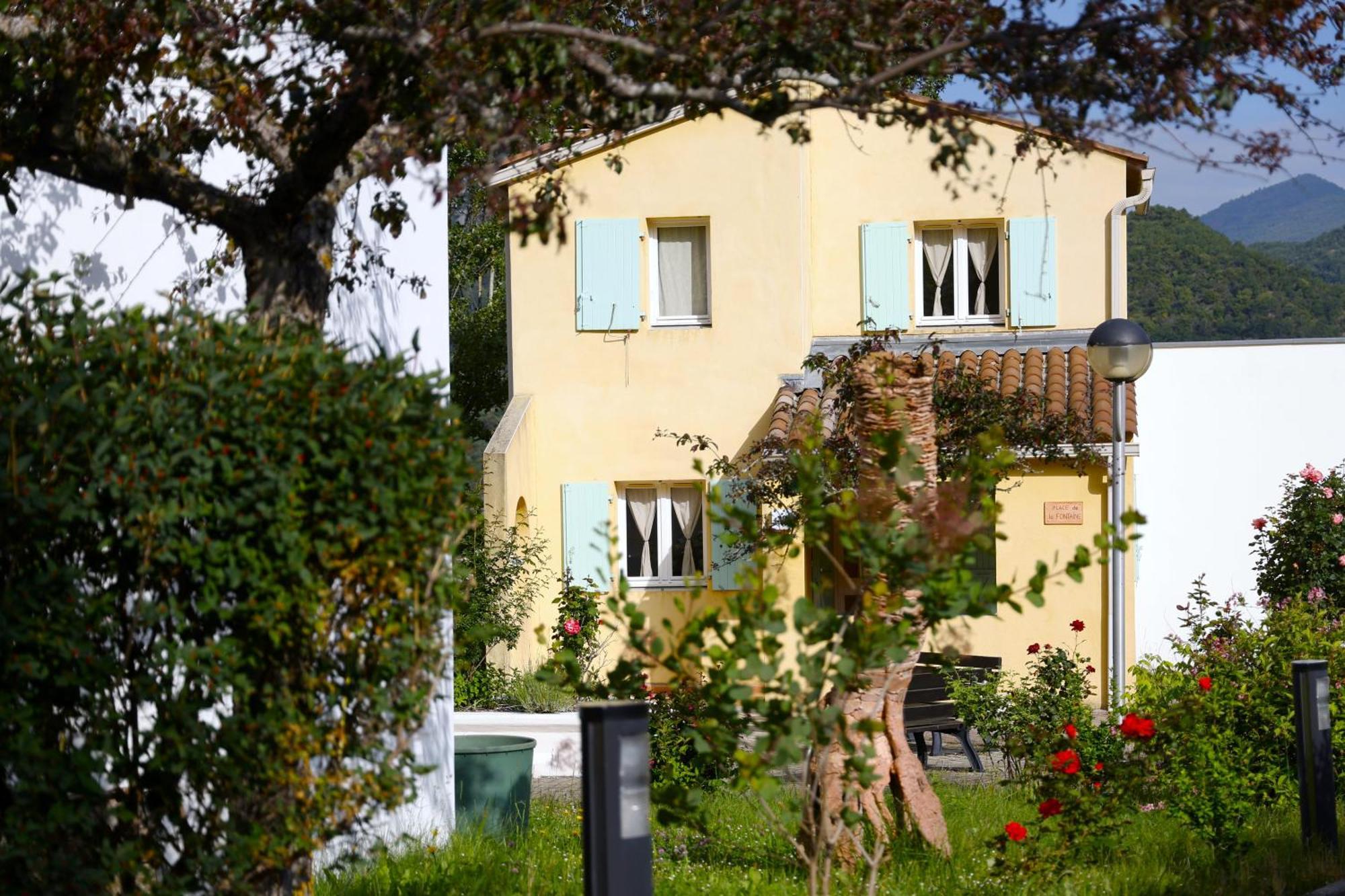 Vacances Leo Lagrange - Le Village Des Lavandes Монбрен-ле-Бен Экстерьер фото