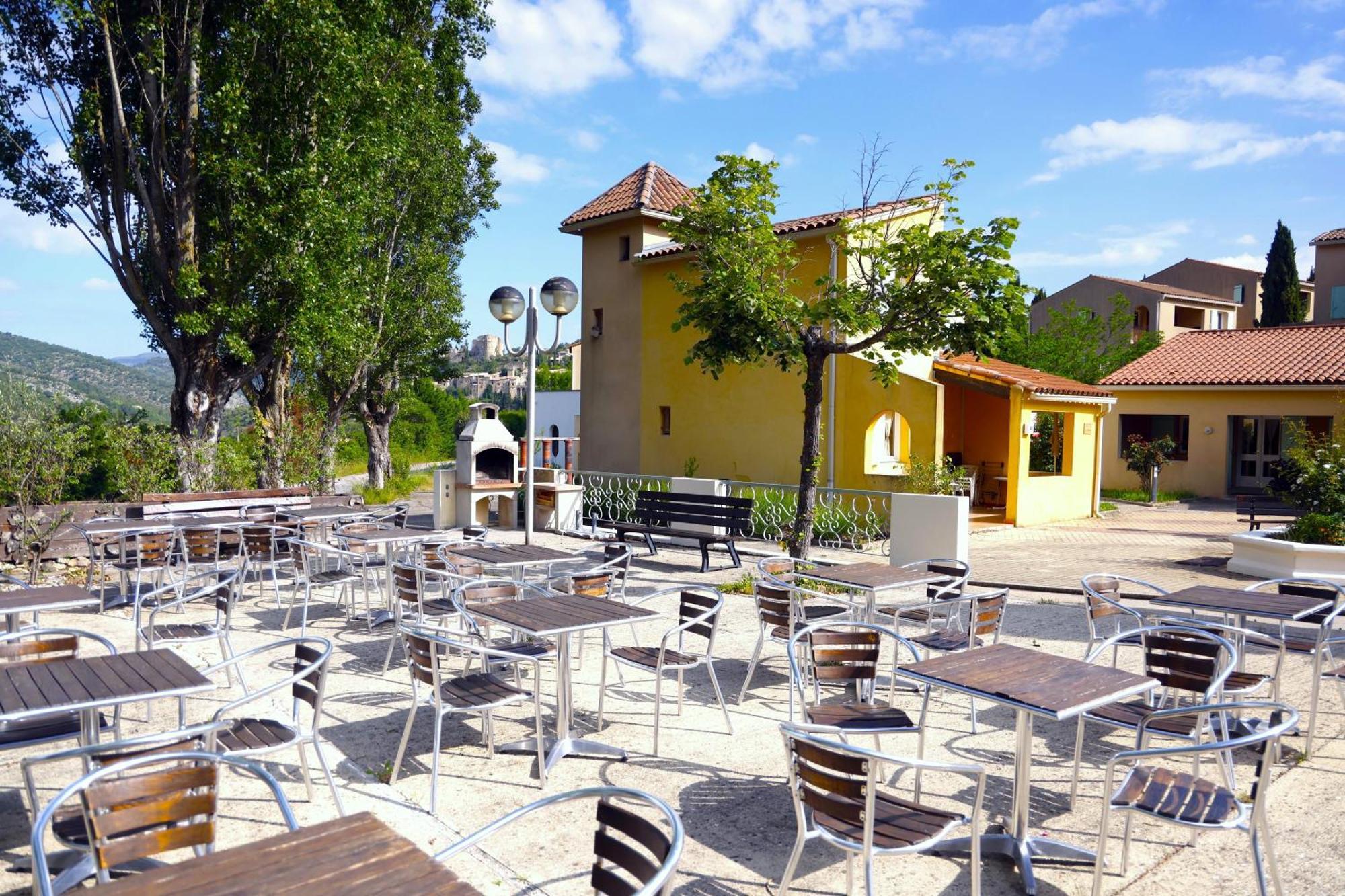 Vacances Leo Lagrange - Le Village Des Lavandes Монбрен-ле-Бен Экстерьер фото